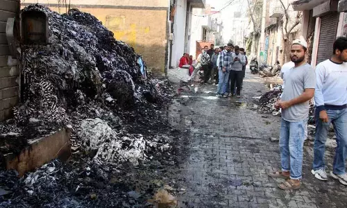 Ludhiana में कपड़े के गोदाम में आग लग गई