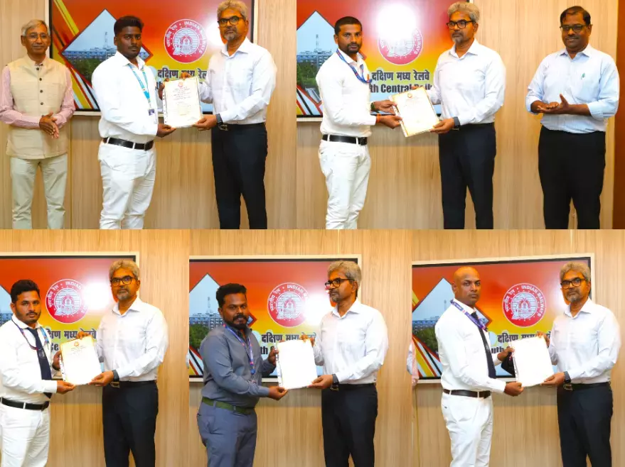 Vijayawada  रेलवे डिवीजन के 5 कर्मचारियों को सुरक्षा पुरस्कार से सम्मानित किया गया