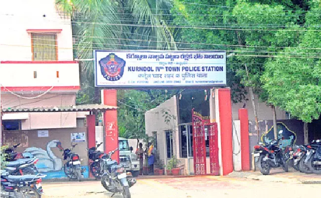 Andhra : कुरनूल के वकीलों ने सीआई द्वारा हमले का विरोध किया