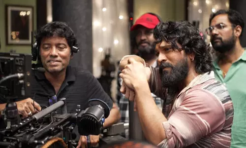 Ram Charan ने पेड्डी के कैमरामैन रत्नवेलु से कहा: आपका विज़न हर फ्रेम में जादू लाता Ram Charan ने पेड्डी के कैमरामैन रत्नवेलु से कहा: आपका विज़न हर फ्रेम में जादू लाता