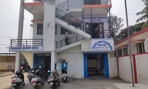 Harohalli नगर पालिका: 5 महीने से सैलरी नहीं मिलने पर नगर निगम के कर्मचारियों ने किया विरोध प्रदर्शन Harohalli नगर पालिका: 5 महीने से सैलरी नहीं मिलने पर नगर निगम के कर्मचारियों ने किया विरोध प्रदर्शन