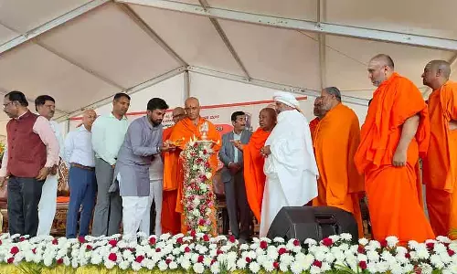 Chikkaballapura : वीरंजनेय स्वामी मंदिर में भक्तों की भीड़ Chikkaballapura : वीरंजनेय स्वामी मंदिर में भक्तों की भीड़