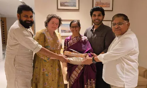 Allu Sirish शादी का न्योता लेकर पवन कल्याण और उनकी पत्नी से मिलने पहुंचे