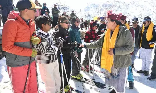 Himachal: जिस्पा के लिए 72 करोड़ रुपये के आइस हॉकी रिंक को मंज़ूरी, केंद्र की मंज़ूरी का इंतज़ार Himachal: जिस्पा के लिए 72 करोड़ रुपये के आइस हॉकी रिंक को मंज़ूरी, केंद्र की मंज़ूरी का इंतज़ार