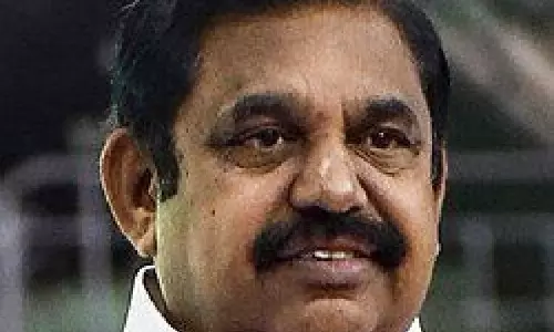 AIADMK ने सत्ता में आने पर हर परिवार को 10,000 रुपये राहत देने का वादा किया AIADMK ने सत्ता में आने पर हर परिवार को 10,000 रुपये राहत देने का वादा किया
