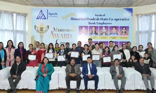 Himachal State को-ऑपरेटिव बैंक ने दसवीं और बारहवीं के टॉपर्स को सम्मानित किया Himachal State को-ऑपरेटिव बैंक ने दसवीं और बारहवीं के टॉपर्स को सम्मानित किया