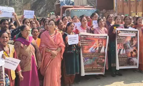 Kotli में महिलाओं ने प्रदर्शन किया, हत्या के मामले में मौत की सज़ा की मांग की