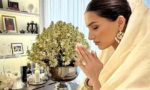 Tara Sutaria अपने पहले घर में शिफ्ट हुईं, मुंबई के शानदार घर की झलक दिखाई Tara Sutaria अपने पहले घर में शिफ्ट हुईं, मुंबई के शानदार घर की झलक दिखाई