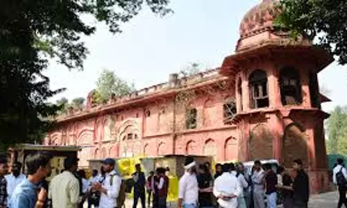 Lucknow: धार्मिक आयोजन को लेकर विवाद, विश्वविद्यालय परिसर में अफरा-तफरी