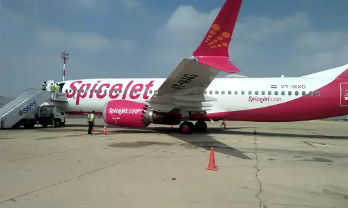 SpiceJet की दिल्ली-लेह उड़ान में इंजन फेल, पूर्ण आपातकाल घोषित SpiceJet की दिल्ली-लेह उड़ान में इंजन फेल, पूर्ण आपातकाल घोषित