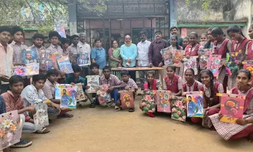 class 10 के छात्रों को परीक्षा सामग्री का वितरण class 10 के छात्रों को परीक्षा सामग्री का वितरण