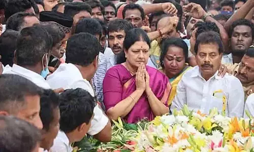 Jayalalitha की सहयोगी शशिकला ने नई राजनीतिक पार्टी के संकेत दिए