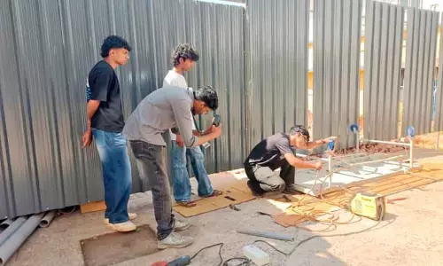 Kerala : स्टूडेंट्स ने 44.5 लाख का फर्नीचर रिपेयर किया Kerala : स्टूडेंट्स ने 44.5 लाख का फर्नीचर रिपेयर किया