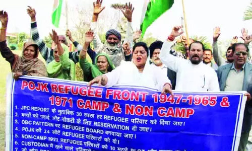 PoJK के शरणार्थियों ने लंबे समय से लंबित मांगों को पूरा करने के लिए विरोध प्रदर्शन किया PoJK के शरणार्थियों ने लंबे समय से लंबित मांगों को पूरा करने के लिए विरोध प्रदर्शन किया