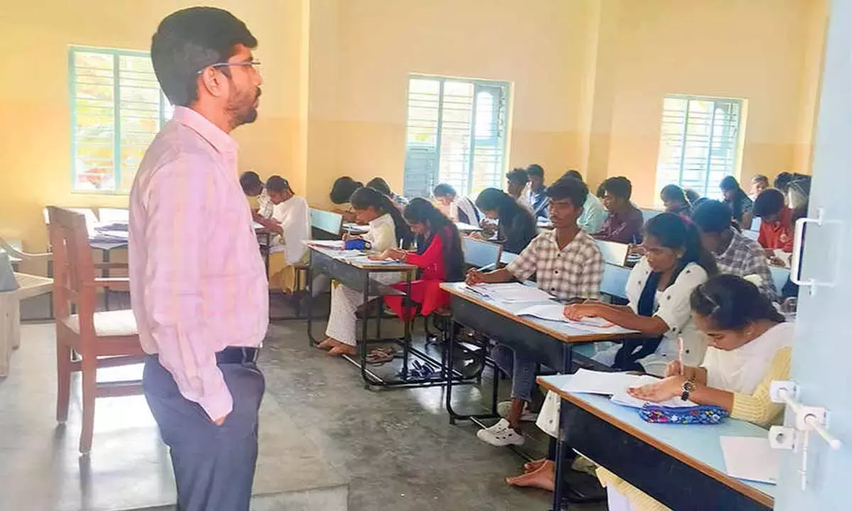 Andhra: अनंतपुर में इंटर की परीक्षाएं सुचारू रूप से शुरू Andhra: अनंतपुर में इंटर की परीक्षाएं सुचारू रूप से शुरू
