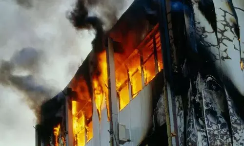 Meerut के एक घर में शॉर्ट सर्किट से लगी भीषण आग, 5 बच्चों समेत 6 की मौत Meerut के एक घर में शॉर्ट सर्किट से लगी भीषण आग, 5 बच्चों समेत 6 की मौत