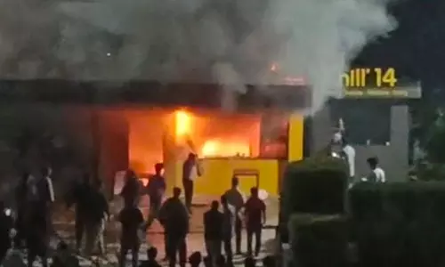 Panipat यूनिवर्सिटी के कैफे में आग लगने से स्टूडेंट्स में दहशत फैल गई Panipat यूनिवर्सिटी के कैफे में आग लगने से स्टूडेंट्स में दहशत फैल गई