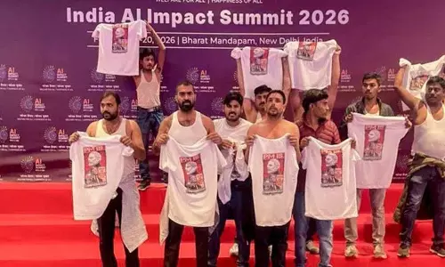 इंडियन यूथ कांग्रेस के चीफ उदय भानु चिब को AI Summit में शर्टलेस प्रोटेस्ट करने पर अरेस्ट किया गया इंडियन यूथ कांग्रेस के चीफ उदय भानु चिब को AI Summit में शर्टलेस प्रोटेस्ट करने पर अरेस्ट किया गया