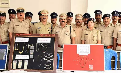 Channagiri : चार आरोपी गिरफ्तार, ₹18 लाख की संपत्ति जब्त Channagiri : चार आरोपी गिरफ्तार, ₹18 लाख की संपत्ति जब्त