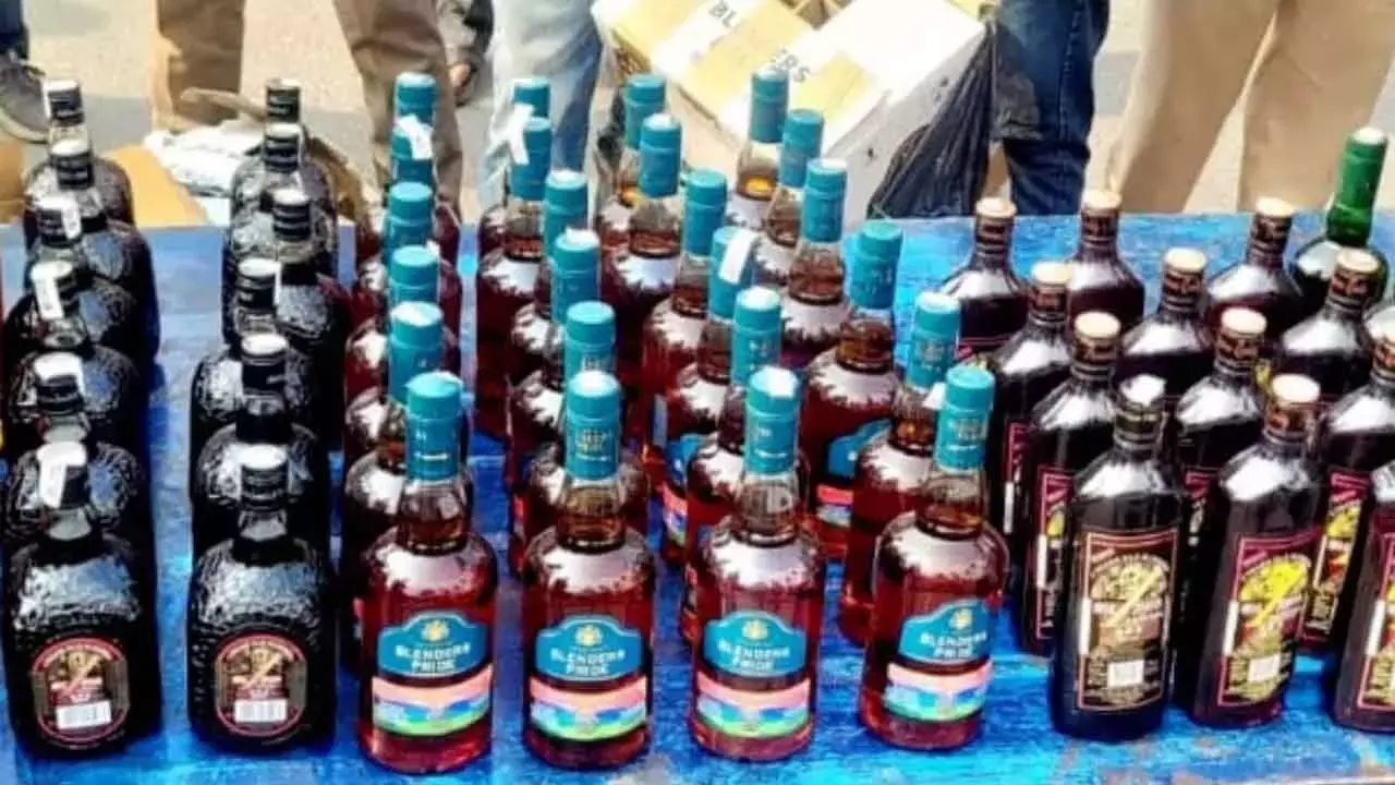 Telangana: काचीगुडा स्टेशन पर दिल्ली की 70 ‘डिफेंस’ शराब की बोतलें जब्त Telangana: काचीगुडा स्टेशन पर दिल्ली की 70 ‘डिफेंस’ शराब की बोतलें जब्त