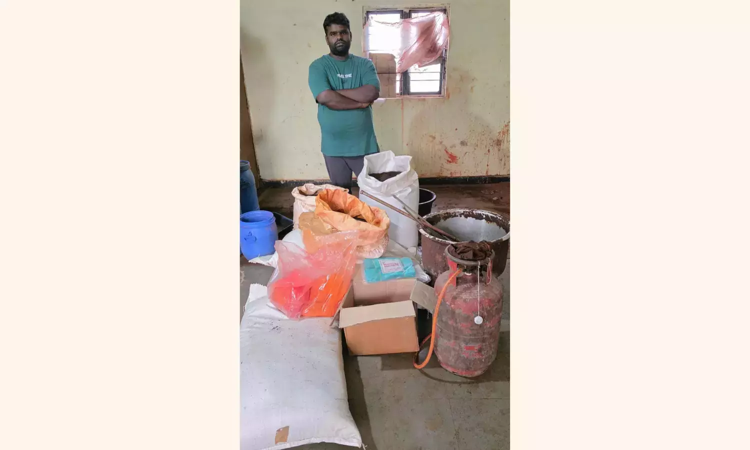 टास्क फोर्स ने सनथनगर में चाय powder में मिलावट करने वाले रैकेट का भंडाफोड़ किया टास्क फोर्स ने सनथनगर में चाय powder में मिलावट करने वाले रैकेट का भंडाफोड़ किया