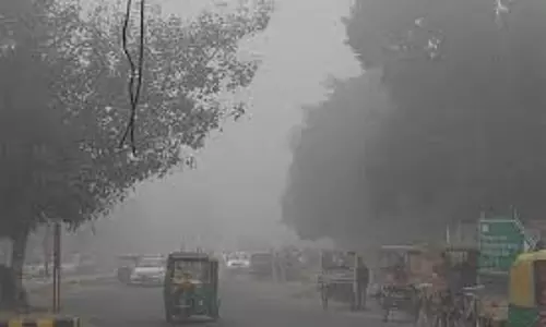 Jammu: मंगलवार सुबह अचानक बढ़ी ठंड और कोहरा