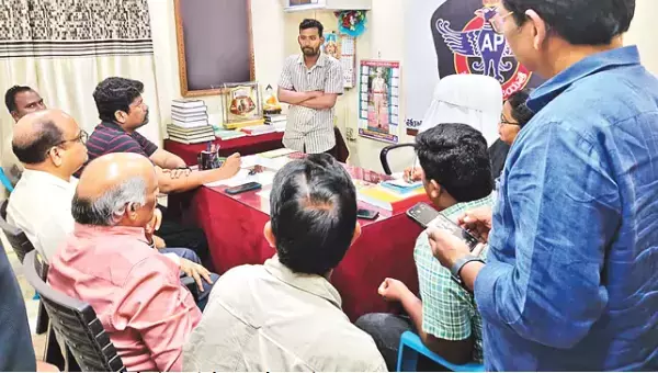 Andhra प्रदेश में दूध में मिलावट के मामले में फ्रीजर कूलेंट लीक होने का शक