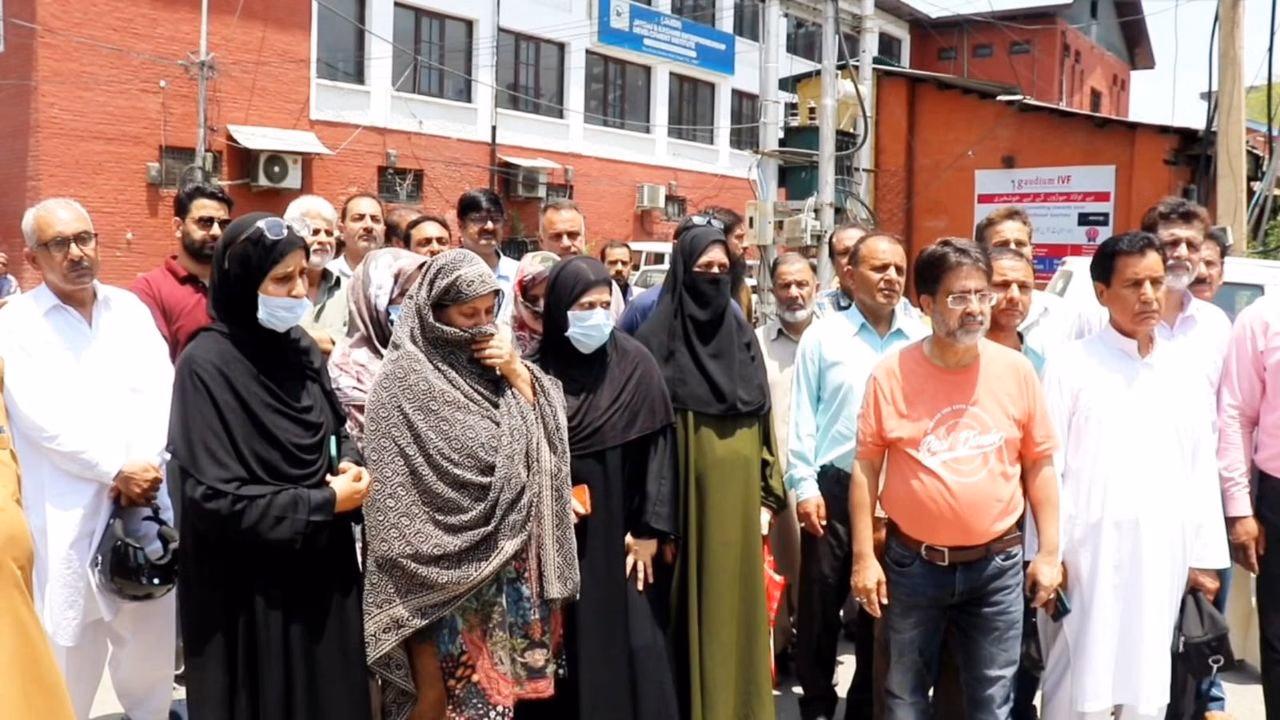 Srinagar: जेके छात्रों को ईरान छोड़ने की नसीहत Srinagar: जेके छात्रों को ईरान छोड़ने की नसीहत