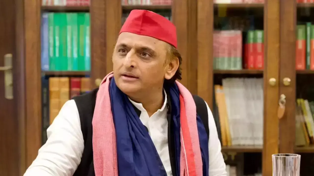 Nahan: आश्रम में श्रद्धालुओं से मिले अखिलेश यादव Nahan: आश्रम में श्रद्धालुओं से मिले अखिलेश यादव
