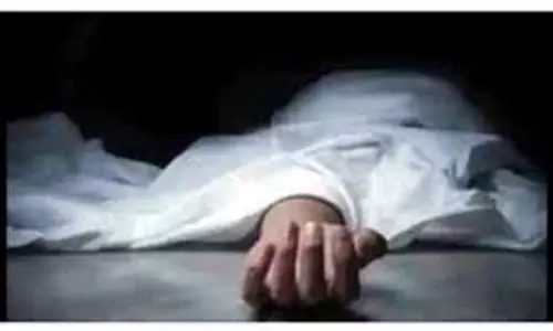 JCB से ई-रिक्शा टकराने से महिला की मौत, ड्राइवर घायल