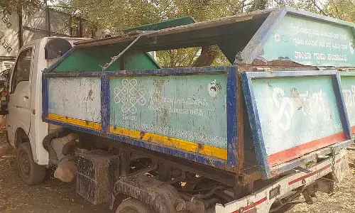 Karnataka : गाड़ी खराब होने से कचरा कलेक्शन रुक गया Karnataka : गाड़ी खराब होने से कचरा कलेक्शन रुक गया