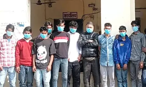 Haridwar: विरोध के दौरान हंगामा, पुलिस ने की कार्रवाई Haridwar: विरोध के दौरान हंगामा, पुलिस ने की कार्रवाई