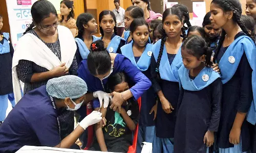 केंद्र जल्द शुरू करेगा किशोरियों के लिए मुफ्त HPV टीकाकरण कार्यक्रम केंद्र जल्द शुरू करेगा किशोरियों के लिए मुफ्त HPV टीकाकरण कार्यक्रम