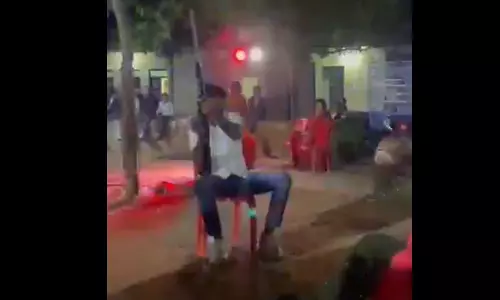 सामने डांसर और चलाई दनादन गोलियां...VIDEO ने बढ़ाई युवक की मुश्किलें सामने डांसर और चलाई दनादन गोलियां...VIDEO ने बढ़ाई युवक की मुश्किलें