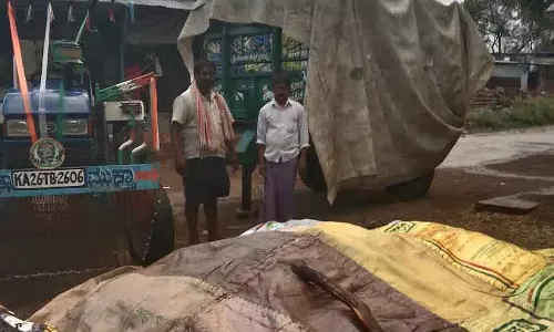 Karnataka: बेमौसम बारिश से किसान चिंतित