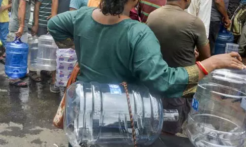 Chennanaware के निवासियों ने पीने के पानी की कमी को लेकर विरोध प्रदर्शन किया