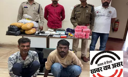 हिस्ट्रीशीटर मुकेश बनिया के ठिकाने पर DCP सेंट्रल की दबिश, दो तस्कर गिरफ्तार हिस्ट्रीशीटर मुकेश बनिया के ठिकाने पर DCP सेंट्रल की दबिश, दो तस्कर गिरफ्तार