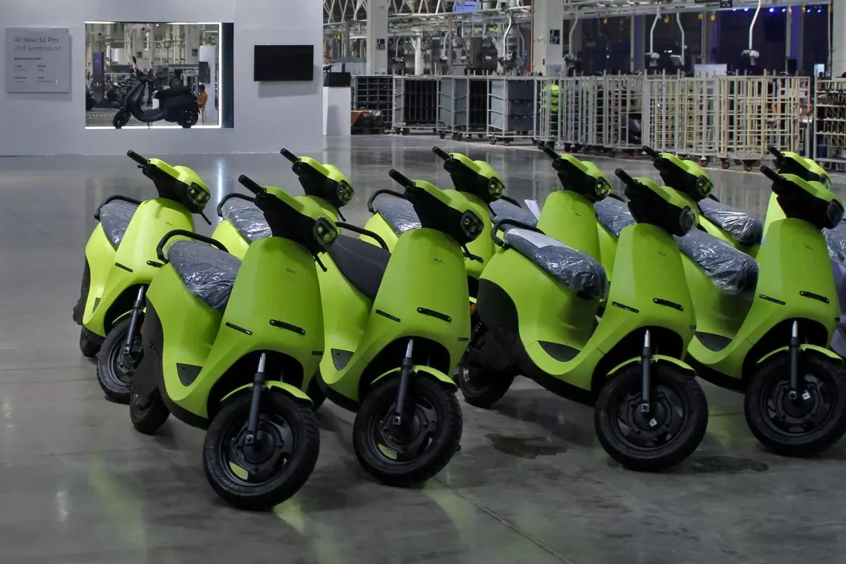 Ola Electric की 150 स्टोर्स बंद करने की तैयारी, सेल्स में गिरावट है कारण Ola Electric की 150 स्टोर्स बंद करने की तैयारी, सेल्स में गिरावट है कारण