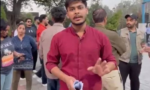 Chandigarh: 60 दिनों तक पिंजरे में बंद रहने के बाद MC शेल्टर के कुत्ते ने अपने ही बच्चे को खा लिया Chandigarh: 60 दिनों तक पिंजरे में बंद रहने के बाद MC शेल्टर के कुत्ते ने अपने ही बच्चे को खा लिया