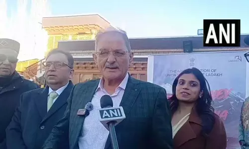 Governor ने बुनकरों और कारीगरों को बढ़ावा देने पर दिया जोर Governor ने बुनकरों और कारीगरों को बढ़ावा देने पर दिया जोर