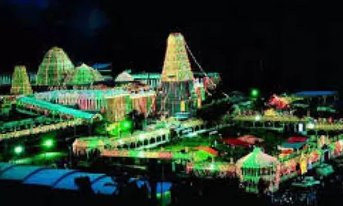 Visakhapatnam : सिंहाचलम मंदिर में चंदनोत्सव से पहले विकास कार्यों का निरीक्षण Visakhapatnam : सिंहाचलम मंदिर में चंदनोत्सव से पहले विकास कार्यों का निरीक्षण