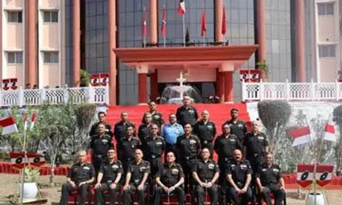 लेफ्टिनेंट जनरल धीरज सेठ ने Southern Command दौरा किया लेफ्टिनेंट जनरल धीरज सेठ ने Southern Command दौरा किया
