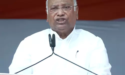 मल्लिकार्जुन खर्गे ने Bhopal में किसान महा चौपाल रैली के दौरान प्रधानमंत्री मोदी पर निशाना साधा