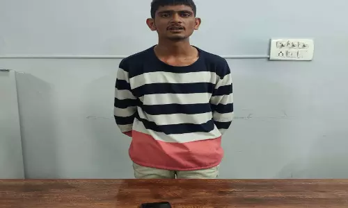 महादेवघाट तिराहा के पास से मोबाइल लूटने वाला बदमाश छोटू गिरफ्तार महादेवघाट तिराहा के पास से मोबाइल लूटने वाला बदमाश छोटू गिरफ्तार