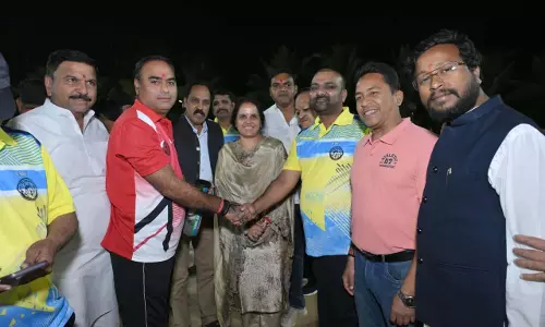 रायपुर नगर निगम मेयर कप क्रिकेट स्पर्धा का भव्य शुभारंभ