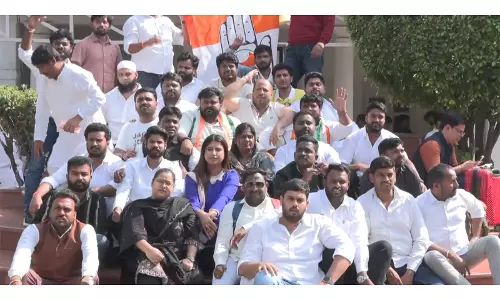 IYC प्रमुख की गिरफ्तारी के विरोध में कांग्रेस कार्यकर्ताओं ने कई राज्यों में प्रदर्शन किया IYC प्रमुख की गिरफ्तारी के विरोध में कांग्रेस कार्यकर्ताओं ने कई राज्यों में प्रदर्शन किया