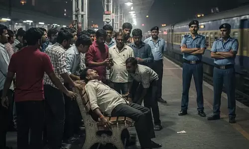 Dum Dum जंक्शन प्लेटफॉर्म पर यात्री बेहोश मिला