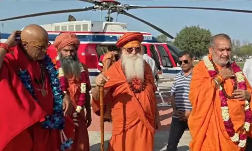 Bhilwara: भीलवाड़ा में सनातन शोभायात्रा, संतों के आगमन से उत्साह Bhilwara: भीलवाड़ा में सनातन शोभायात्रा, संतों के आगमन से उत्साह