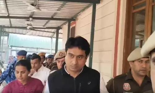 Jammu: चिब की गिरफ्तारी पर कांग्रेस का विरोध, कांग्रेस ने जताई नाराजगी Jammu: चिब की गिरफ्तारी पर कांग्रेस का विरोध, कांग्रेस ने जताई नाराजगी