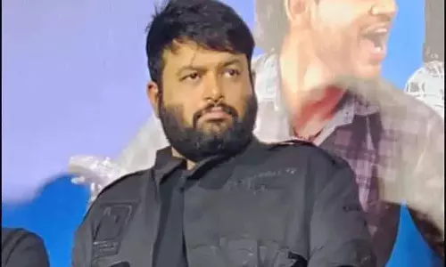 Thaman ने ‘बैंडमेलम’ टीज़र लॉन्च में किया मज़ाकिया लेकिन विवादित कमेंट Thaman ने ‘बैंडमेलम’ टीज़र लॉन्च में किया मज़ाकिया लेकिन विवादित कमेंट